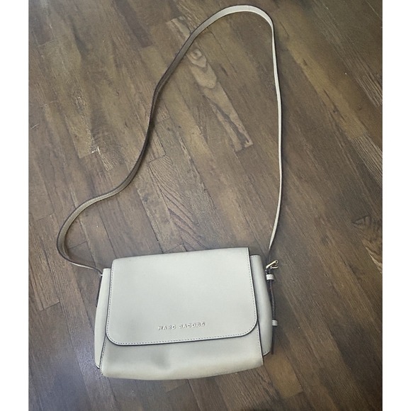 Marc Jacobs Handbags - Women's Marc Jacobs Commuter Crossbody bag Beige Neutral Old Money Timeless Styl